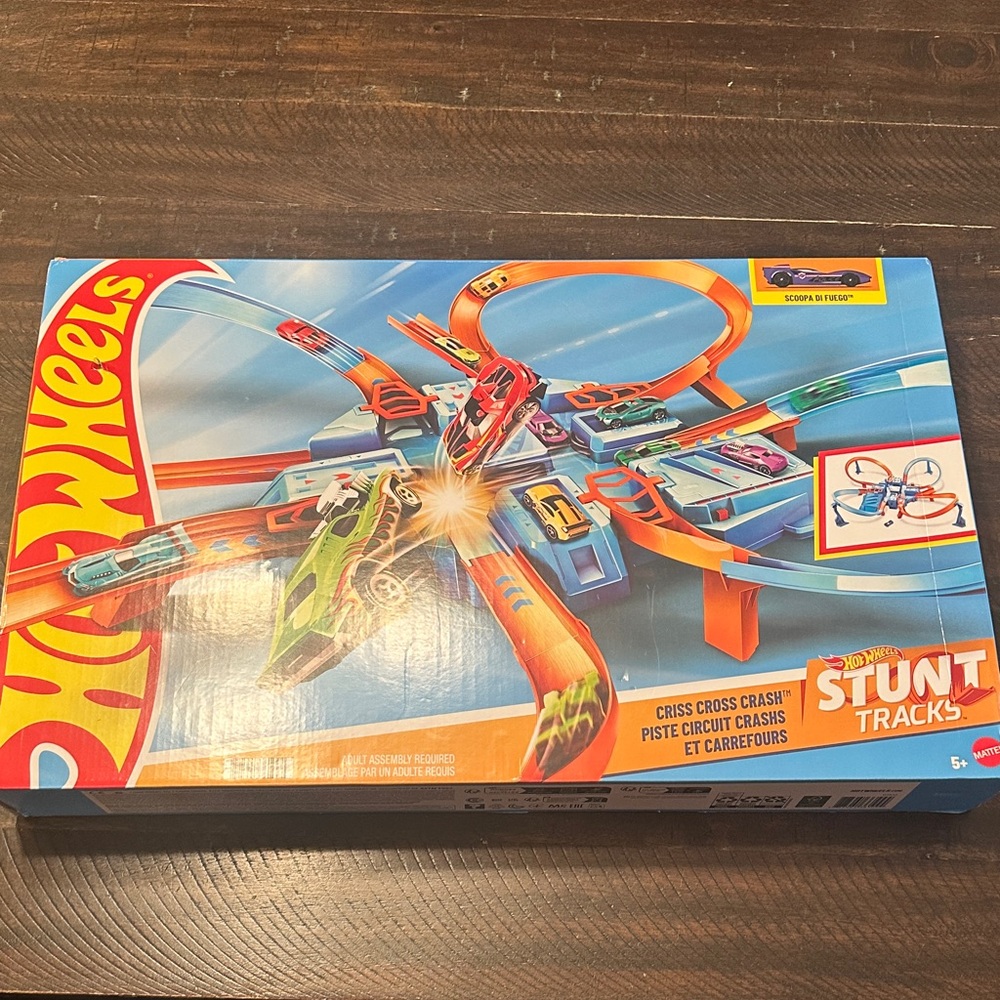 Hot Wheels Stunt Track Set with Multicolor Cars